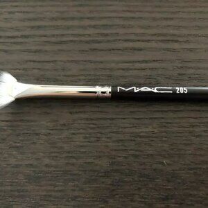 MAC COSMETICS 205 FAN BRUSH BRAND NEW IN SLEEVE